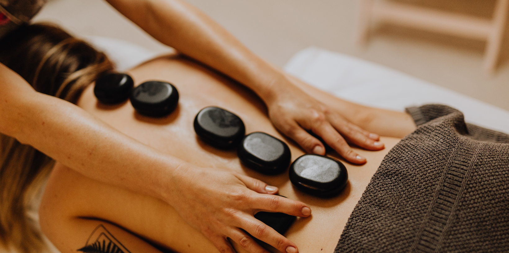 Massage aux pierres chaudes